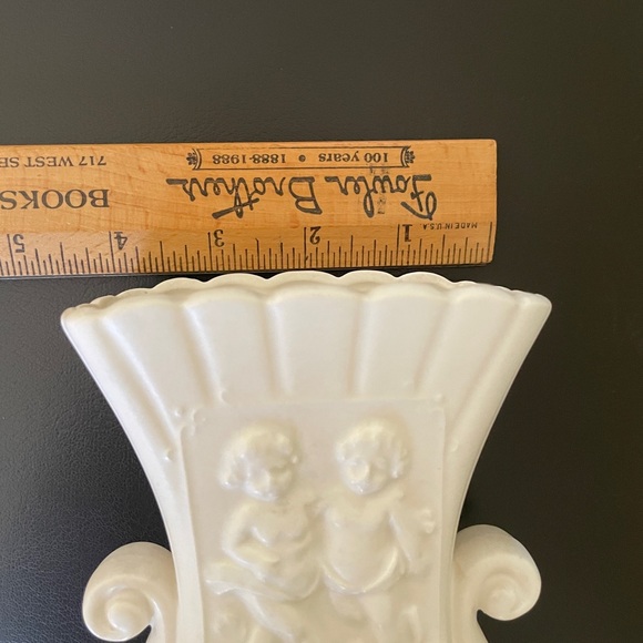 Vintage White Vase With cherubs Made In China Matt Glaze - Picture 7 of 8